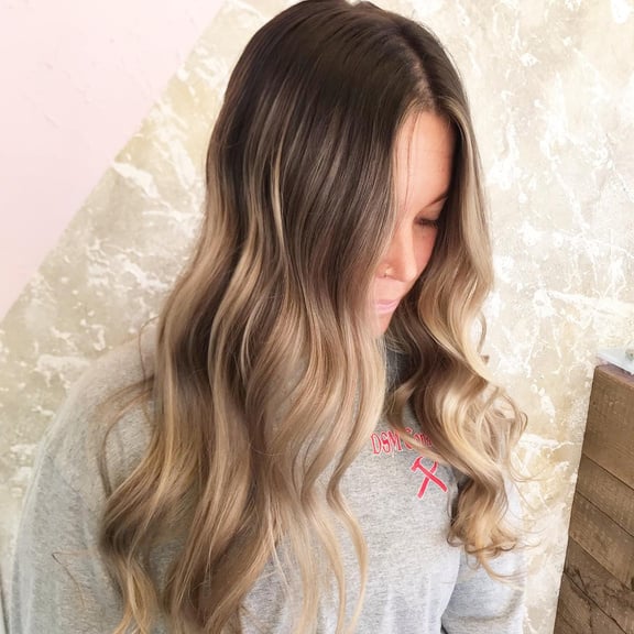 high contrast ombre balayage look dark roots